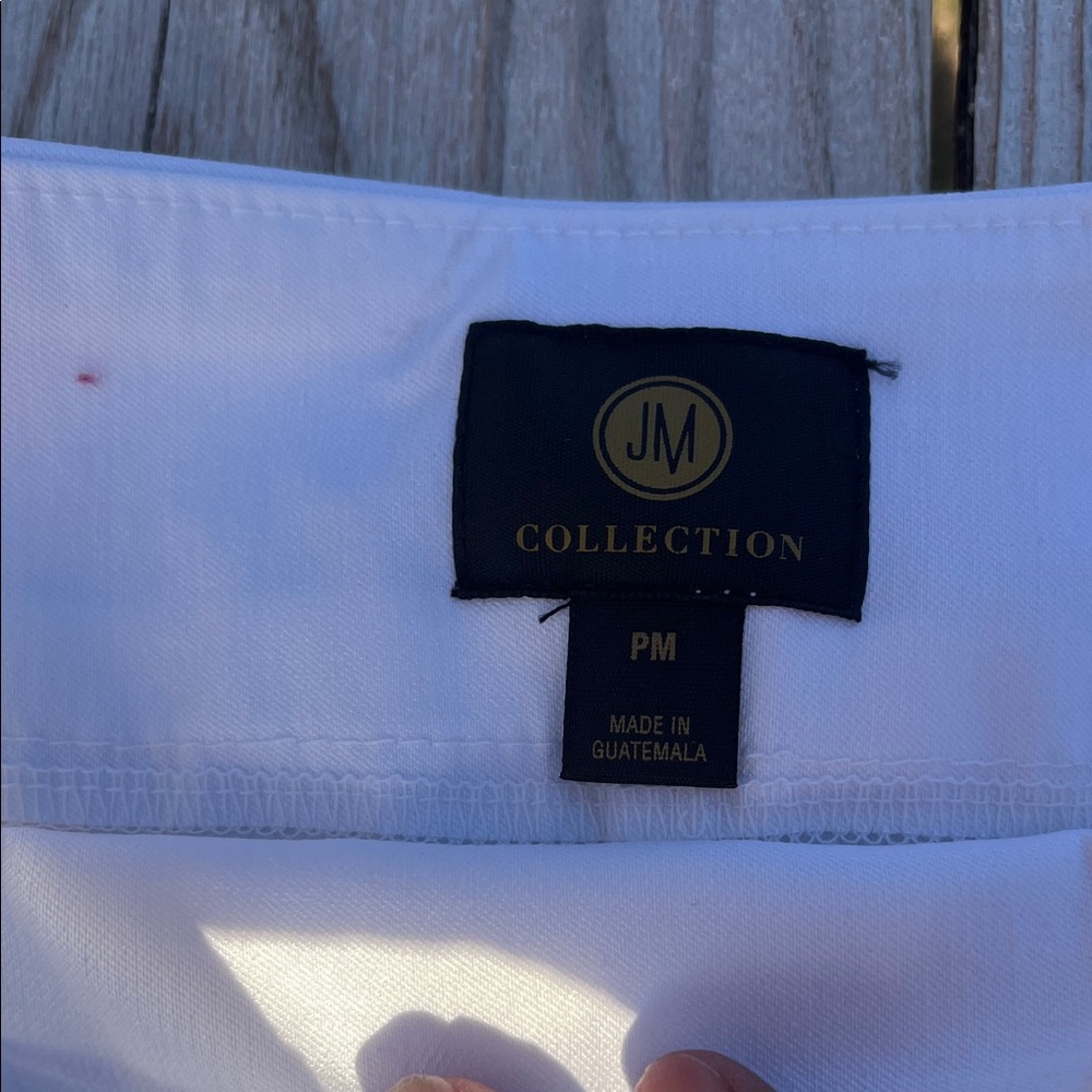 JM Collection White Capris - Picture 3 of 7